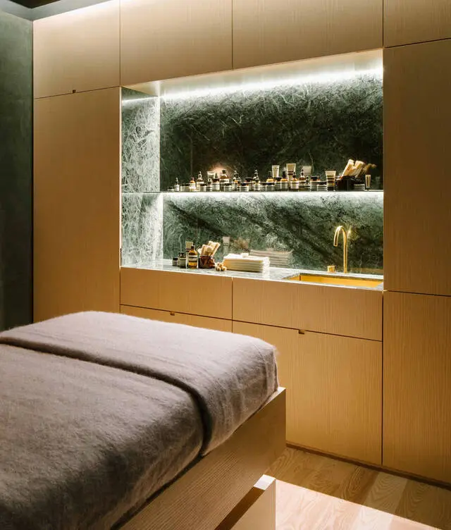 Facial room interior